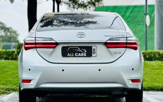 White Toyota Corolla altis 2017 for sale in Makati-9