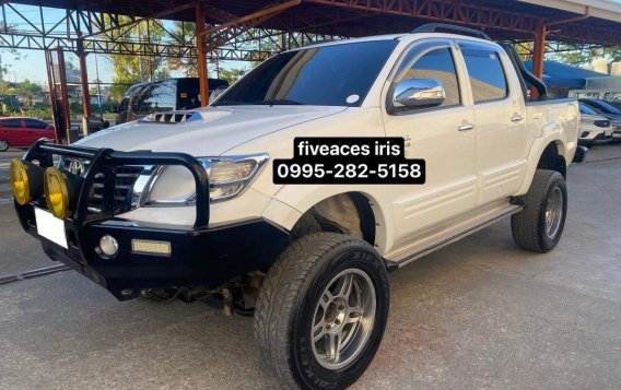 Selling White Toyota Hilux 2014 in Mandaue