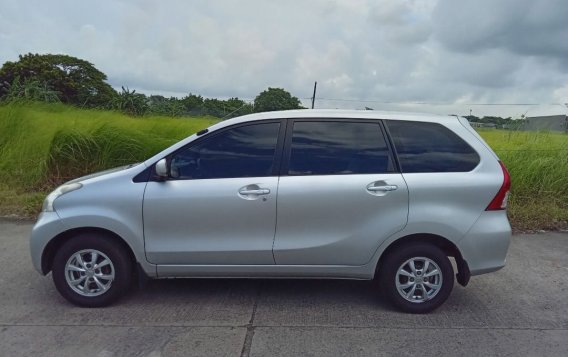 Selling White Toyota Avanza 2012 in Las Piñas-4