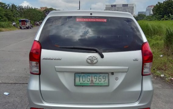 Selling White Toyota Avanza 2012 in Las Piñas-5