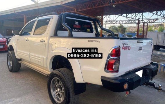 Selling White Toyota Hilux 2014 in Mandaue-4