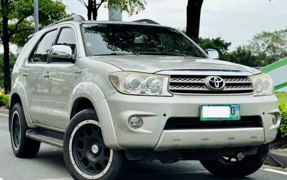 Sell White 2010 Toyota Fortuner in Makati-1