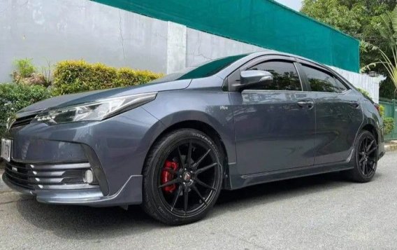 Sell White 2018 Toyota Corolla altis in Manila-1