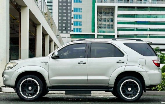 Sell White 2010 Toyota Fortuner in Makati-8