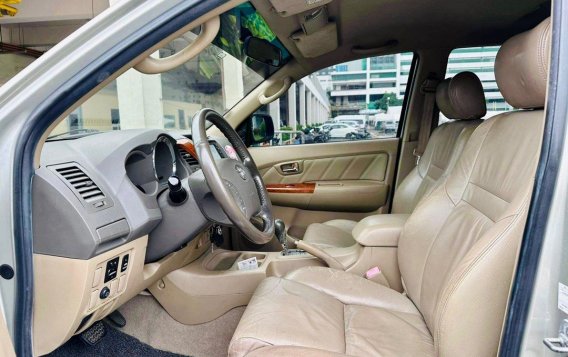 Sell White 2010 Toyota Fortuner in Makati-2