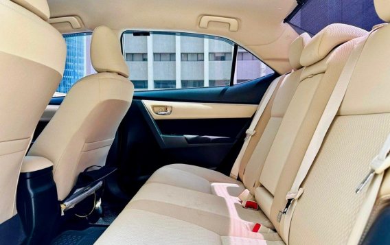 Sell White 2018 Toyota Corolla altis in Makati-5