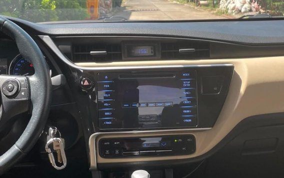 Selling White Toyota Corolla altis 2018 in Antipolo-5
