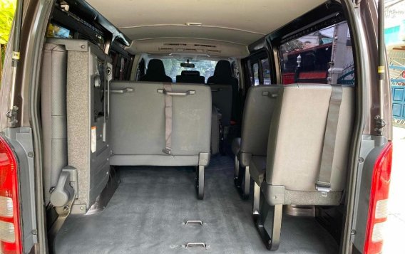 Selling White Toyota Hiace 2018 in Quezon City-8