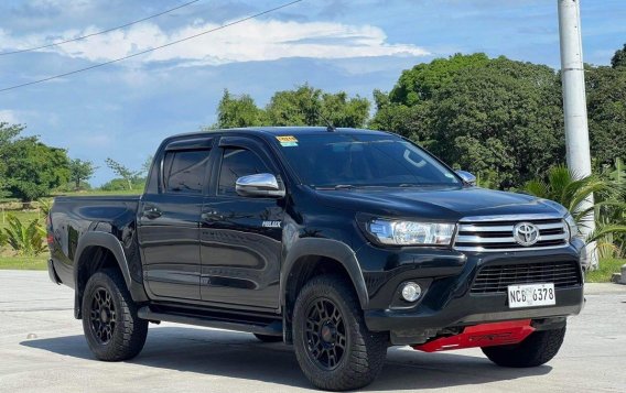 White Toyota Hilux 2018 for sale in Parañaque-1
