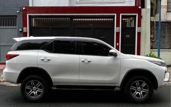 Selling White Toyota Fortuner 2022 in Quezon City-6