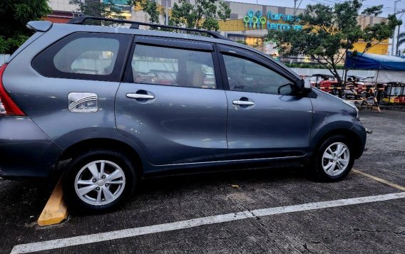 Selling White Toyota Avanza 2014 in Quezon City-3