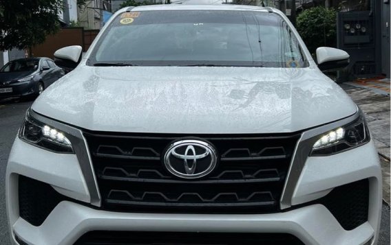 Selling White Toyota Fortuner 2022 in Quezon City-8