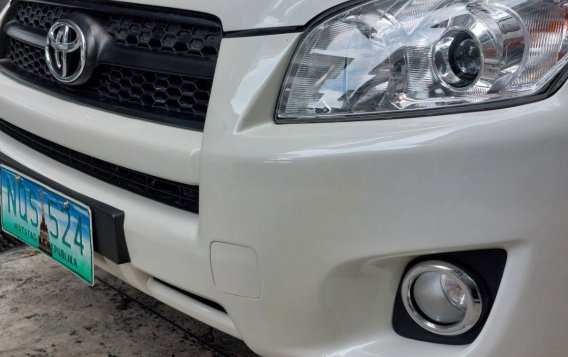 White Toyota Rav4 2011 for sale in Automatic-2