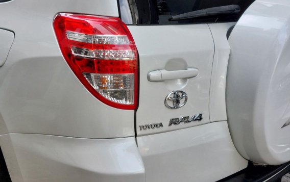 White Toyota Rav4 2011 for sale in Automatic-1