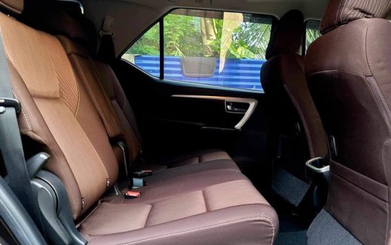 Selling White Toyota Fortuner 2018 in Manila-7