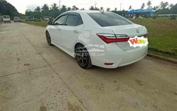 2018 Toyota Corolla Altis V 1.6 White Pearl  in Bacoor, Cavite-3