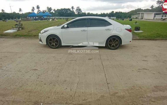 2018 Toyota Corolla Altis V 1.6 White Pearl  in Bacoor, Cavite-2