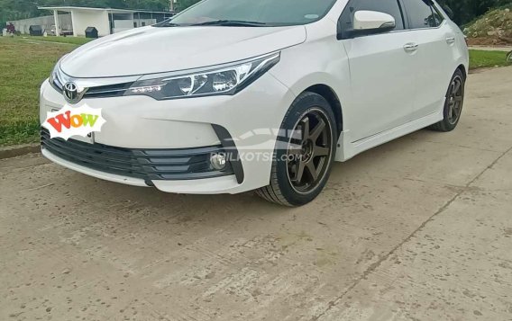 2018 Toyota Corolla Altis V 1.6 White Pearl  in Bacoor, Cavite-1