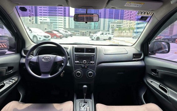 Selling White Toyota Avanza 2018 in Makati-8