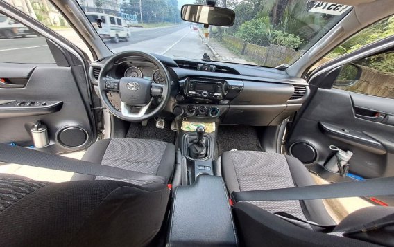 Sell Silver 2016 Toyota Hilux in Tagaytay-2