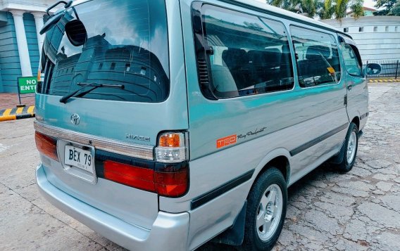 Selling White Toyota Hiace 2010 in Caloocan-3