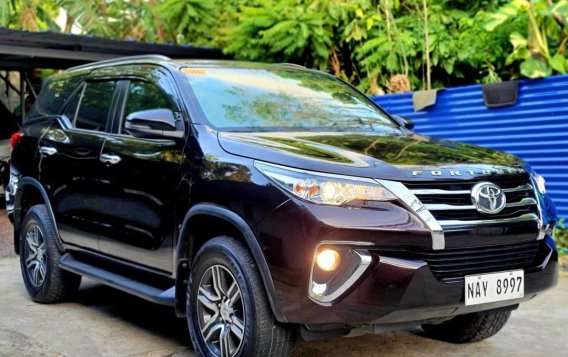 Selling White Toyota Fortuner 2018 in Manila-2