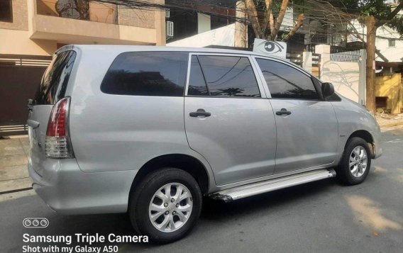 White Toyota Innova 2012 for sale in Quezon City-4