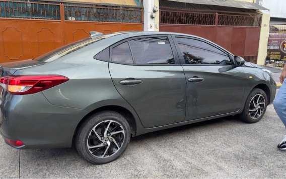 Selling White Toyota Vios 2022 in Quezon City-2