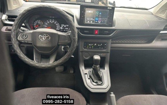 White Toyota Avanza 2022 for sale in Mandaue-1