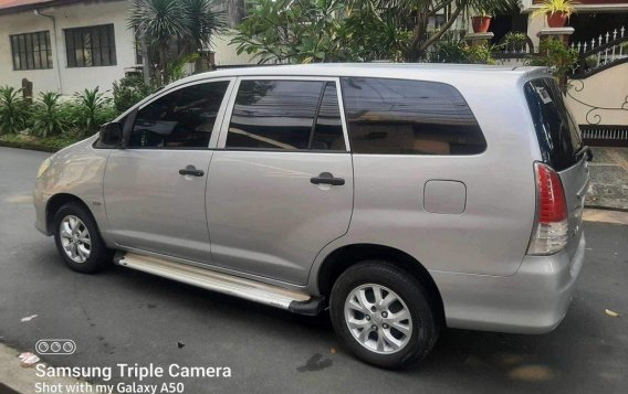 White Toyota Innova 2012 for sale in Quezon City-3