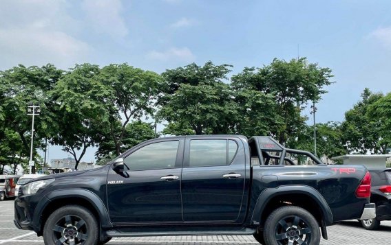 Sell White 2017 Toyota Hilux in Makati-9
