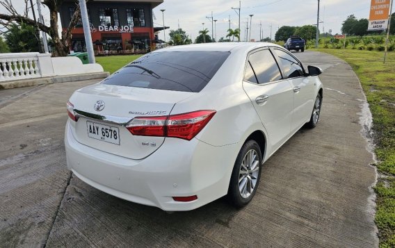 Sell Pearl White 2014 Toyota Corolla altis in Las Piñas-3