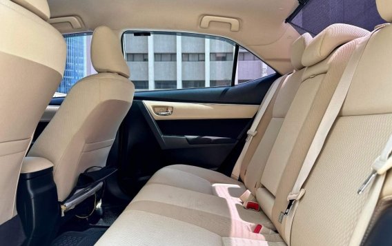 Sell White 2018 Toyota Corolla altis in Makati-6