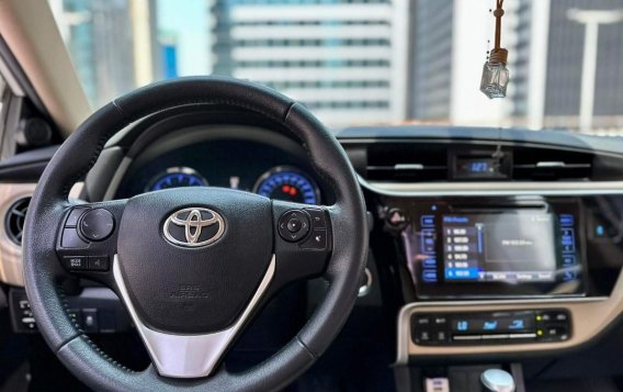 Sell White 2018 Toyota Corolla altis in Makati-7