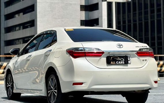 Sell White 2018 Toyota Corolla altis in Makati-4