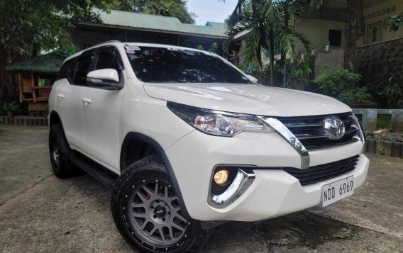 Selling White Toyota Fortuner 2016 in Manila-1