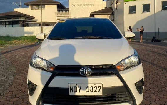Selling White Toyota Yaris 2016 in Parañaque-1