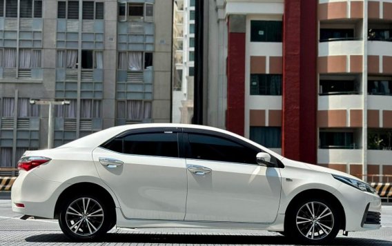 Sell White 2018 Toyota Corolla altis in Makati-2