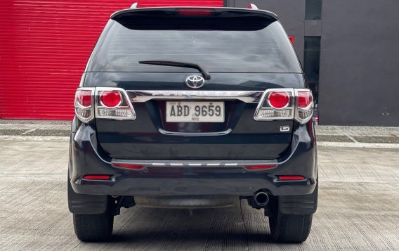 Selling White Toyota Fortuner 2015 in Makati-3