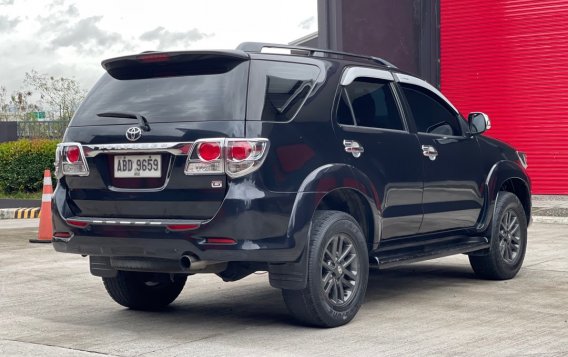 Selling White Toyota Fortuner 2015 in Makati-4