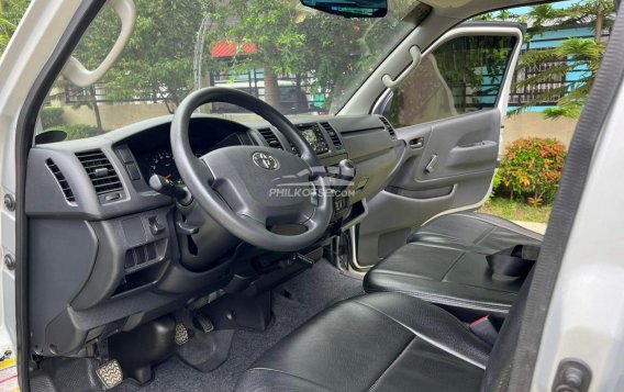 2017 Toyota Hiace  Commuter 3.0 M/T in Manila, Metro Manila-7