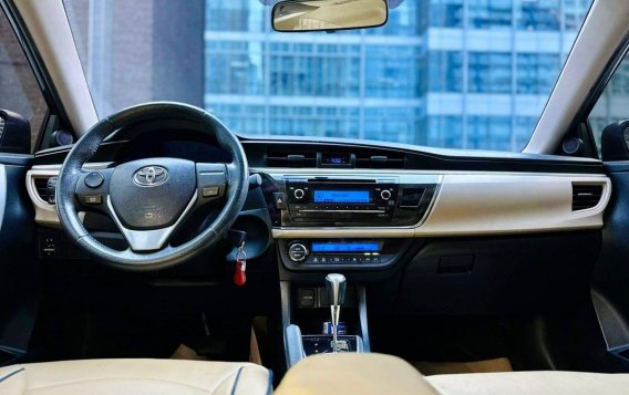 White Toyota Corolla altis 2016 for sale in Automatic-3