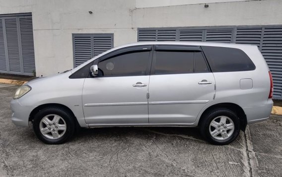 White Toyota Innova 2005 for sale in Automatic-1