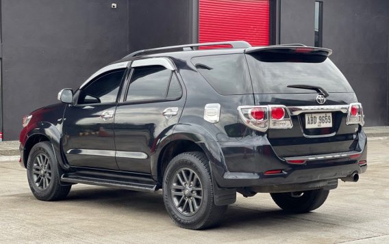 Selling White Toyota Fortuner 2015 in Makati-5