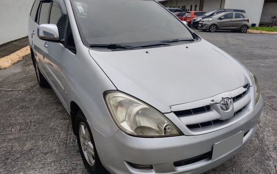 White Toyota Innova 2005 for sale in Automatic