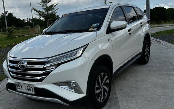 White Toyota Rush 2022 for sale in Automatic