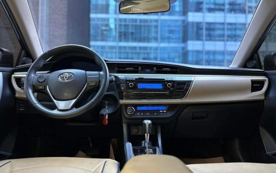 White Toyota Corolla altis 2016 for sale in Automatic-7