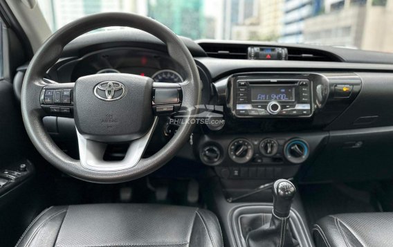 2019 Toyota Hilux 2.4 E 4x4 MT in Makati, Metro Manila-6