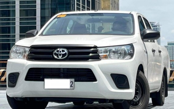 Selling White Toyota Hilux 2019 in Makati-1