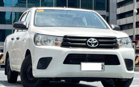 Selling White Toyota Hilux 2019 in Makati